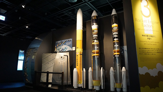 「宇宙ゾーン」ロケットの模型やロケットエンジン/三菱みなとみらい技術館(神奈川県/横浜市)