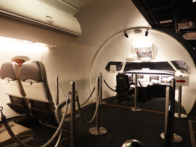 MRJのフライトシミュレーションを体験できるコックピット/三菱みなとみらい技術館(神奈川県/横浜市)