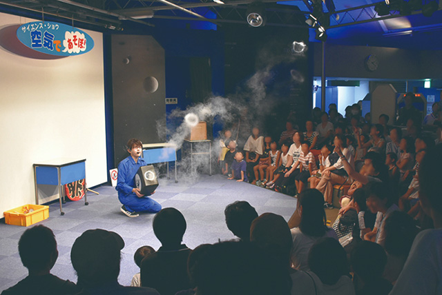 「サイエンス・ショウ」の様子/はまぎん こども宇宙科学館(神奈川県/横浜市)