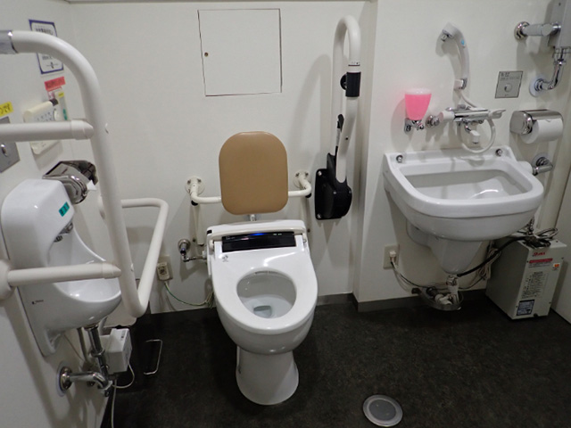 多目的トイレ/千葉市科学館（千葉県）