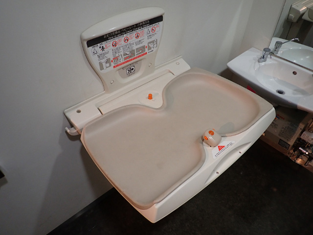おむつ交換台/千葉市科学館（千葉県）