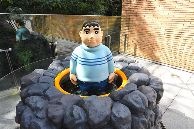 泉から「きれいなジャイアン」が登場/川崎市 藤子・F・不二雄ミュージアム(神奈川県)