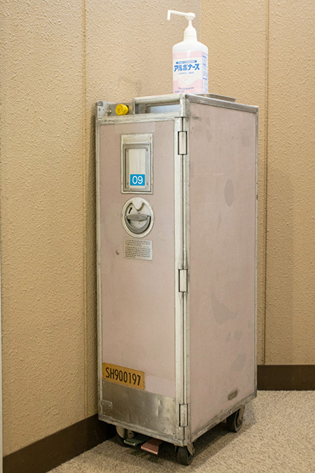 消毒液が置かれているカート/航空科学博物館(千葉県/芝山町)