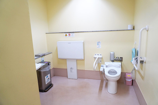 多目的トイレ/東京おもちゃ美術館（東京都/新宿区）