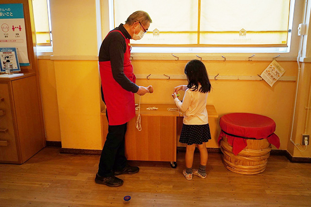 こまやベーゴマを回す遊び場/東京おもちゃ美術館（東京都/新宿区）