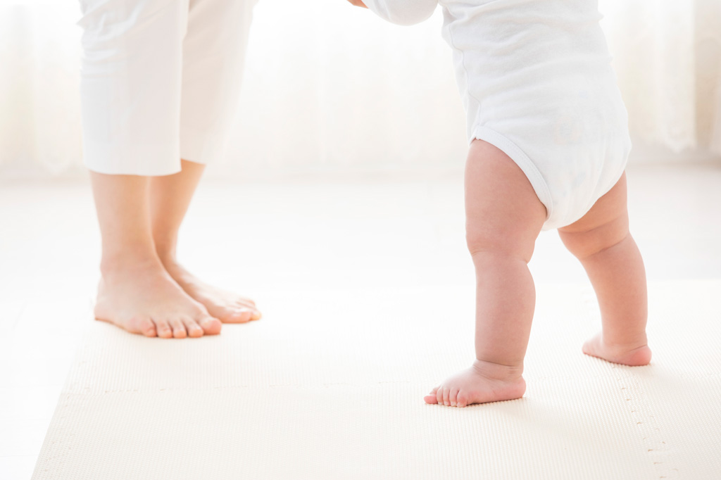 扁平足や浮き指、子どもの足は大丈夫？