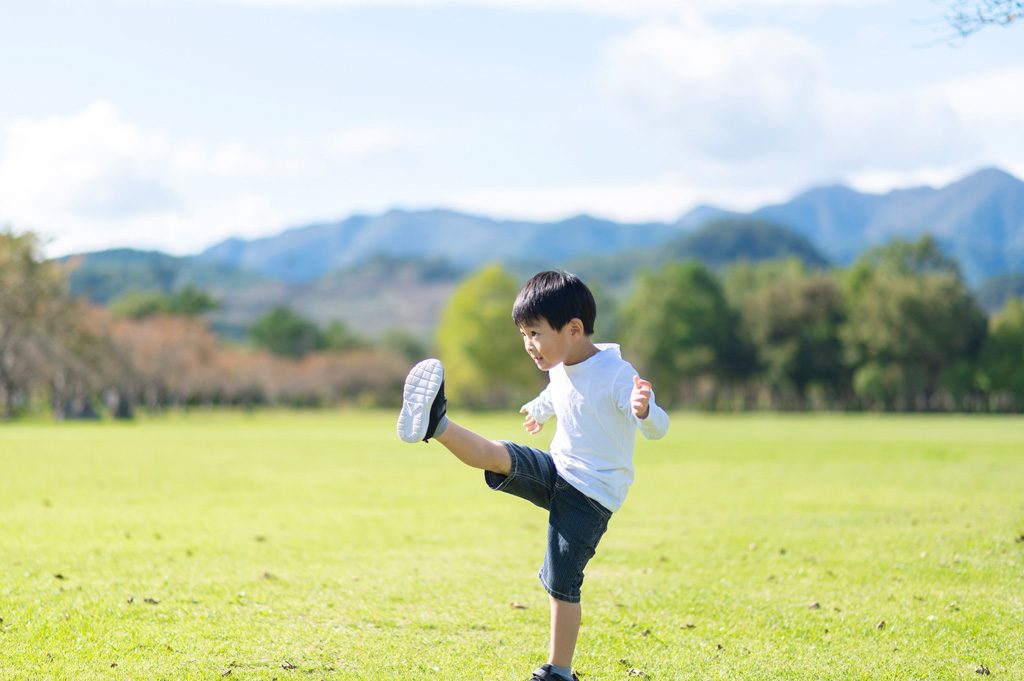 9歳までが大事な足育とは？子どもの扁平足チェック・靴の選び方・トラブル対処など