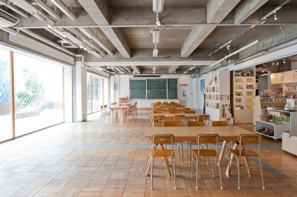 元職員室の1階のコミュニティスペース/アーツ千代田3331(東京都/千代田区)