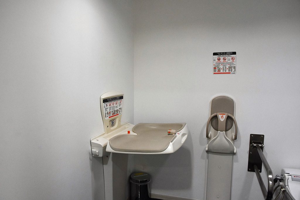 多目的トイレ/横須賀美術館(神奈川県/横須賀市)