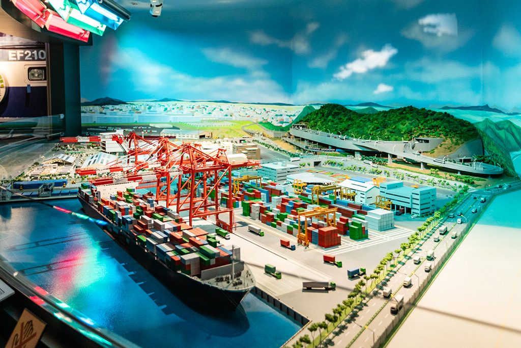 「陸・海・空の物流ターミナル」の巨大ジオラマ/物流博物館（東京都/港区）