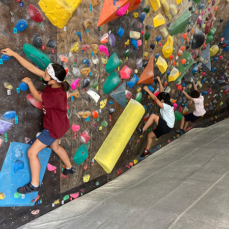 ボルダリングジム　オーバーグラウンド（埼玉県/鴻巣市）