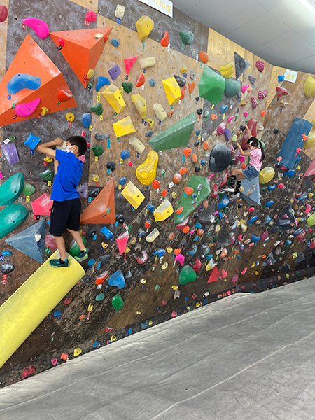 ボルダリングジム　オーバーグラウンド（埼玉県/鴻巣市）