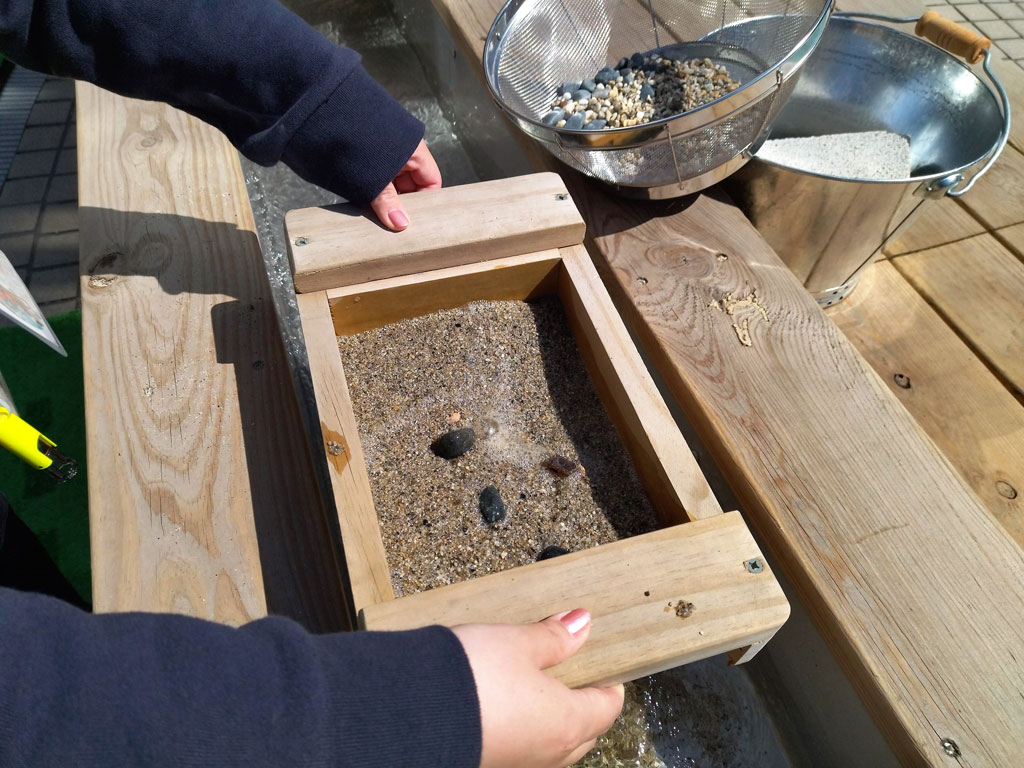 「化石さがし」600円／ダイナソーアドベンチャーツアー in 東京ベイ幕張（千葉県）