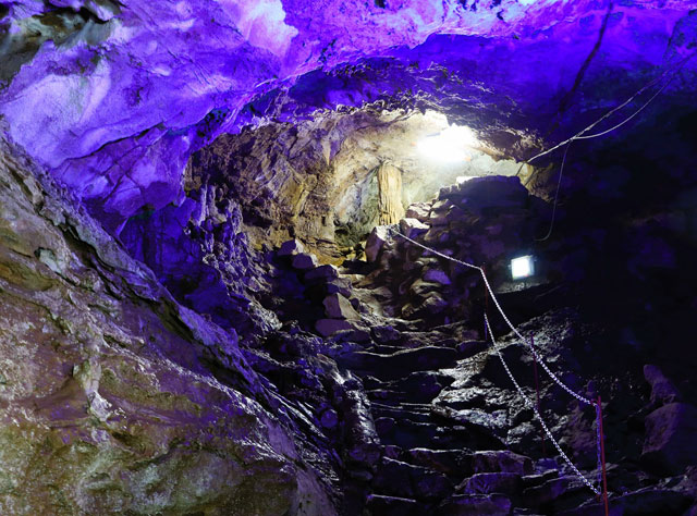 五代松鍾乳洞「大黄金柱」/洞川温泉（奈良県／天川村）