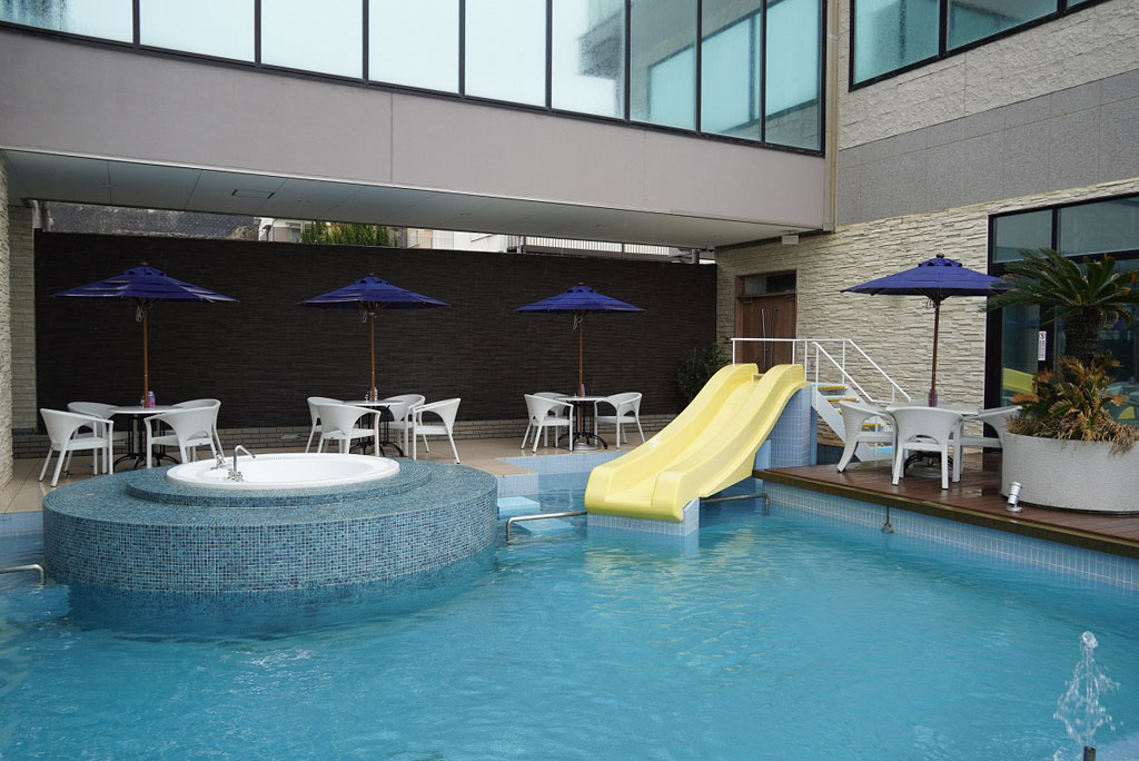 テラス沿いにある水場/幸せのパンケーキ 淡路島リゾート(兵庫県/淡路市)