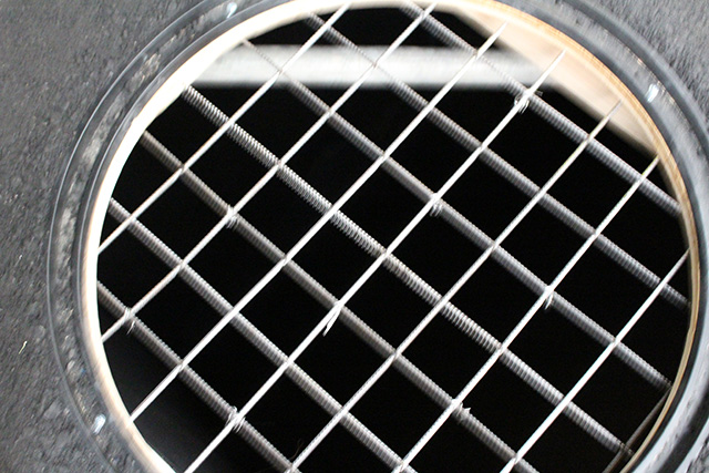 2階展示物のマンホール/「Chim↑Pom展:ハッピースプリング」/森美術館(東京都/港区)