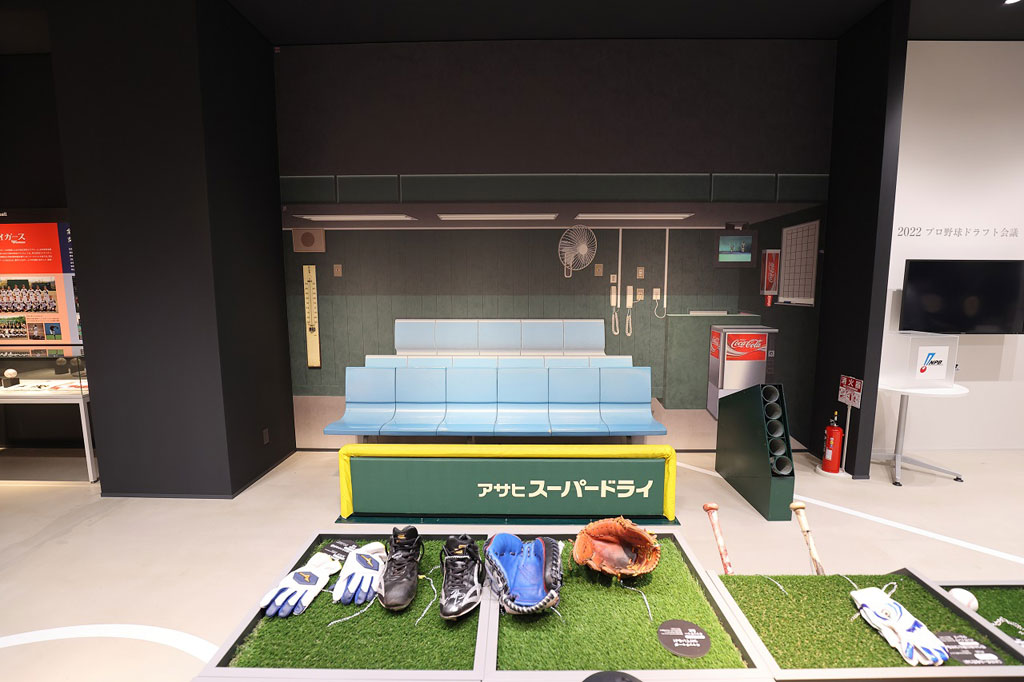 ダッグアウトレストで記念撮影/甲子園歴史館（兵庫県／西宮市）