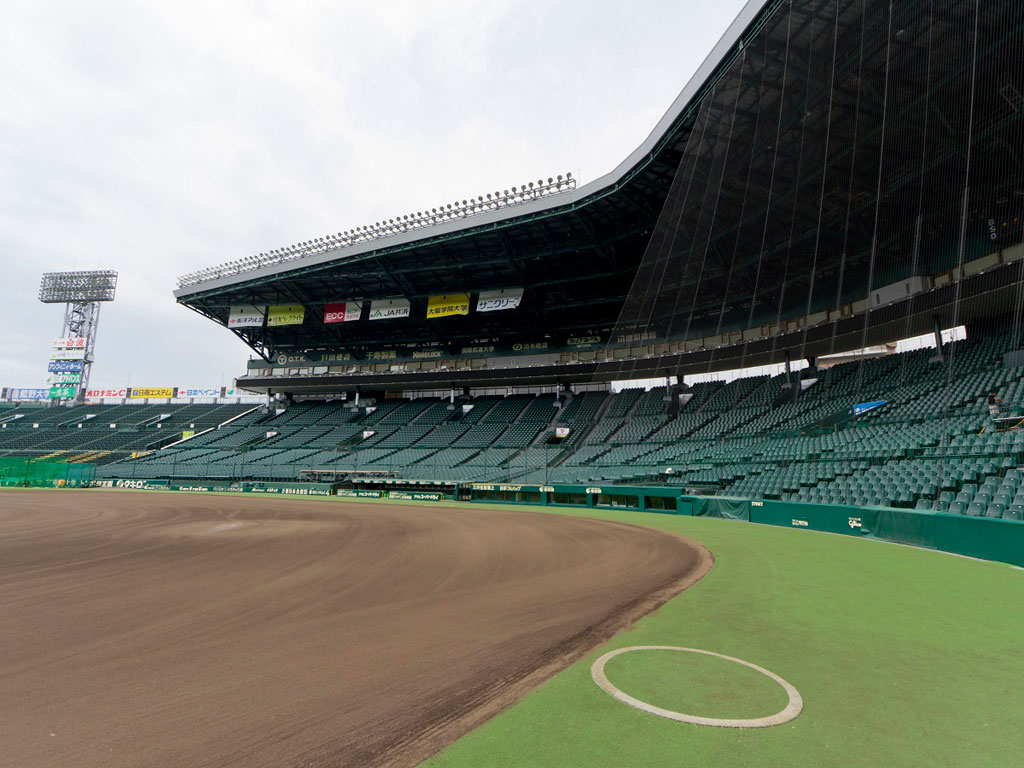 間近に見ると本当に綺麗で感動的な甲子園球場の芝や土を見学できる/甲子園歴史館（兵庫県／西宮市）
