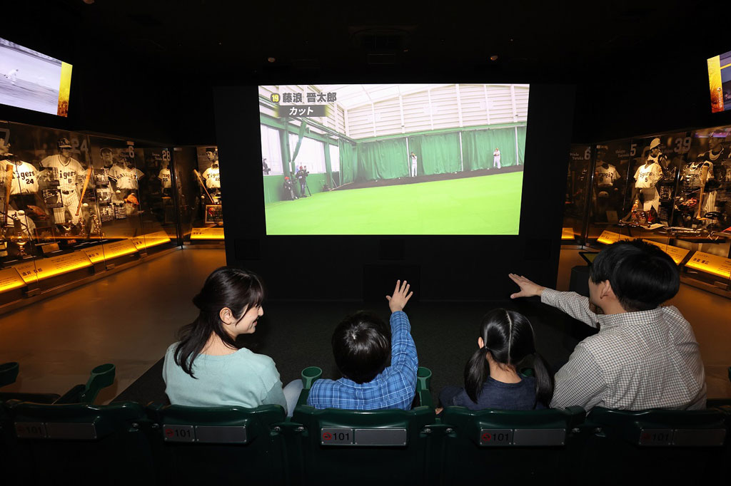 迫力満点の投球を体感する「名場面シアター」/甲子園歴史館（兵庫県／西宮市）
