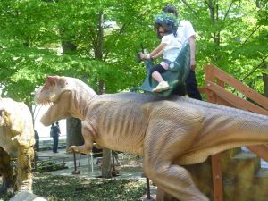 動く恐竜や乗れる恐竜も!海老名中央公園のイベント「ビナウォーク 大恐竜博‼」