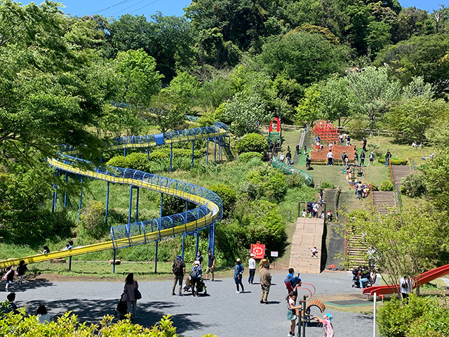 「こども広場」のローラーすべり台/金沢自然公園(神奈川県/横浜市)