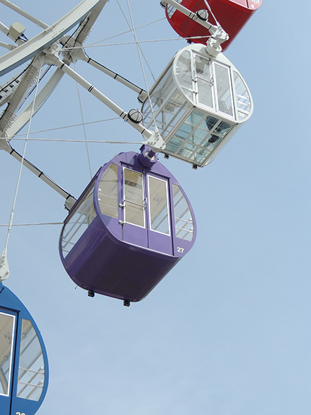 足元が見える透明のゴンドラが4台ある観覧車/あらかわ遊園（東京都／荒川区）