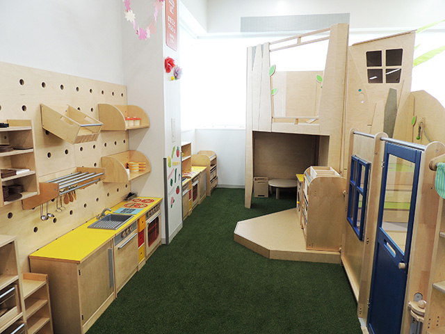 キッチンや調理道具などが揃っている「ままごとマルシェ」/あらかわ遊園（東京都／荒川区）