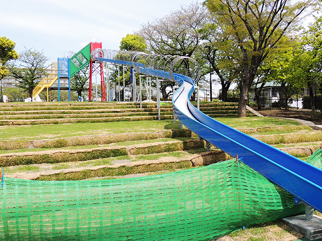 ロングすべり台/あらかわ遊園（東京都／荒川区）
