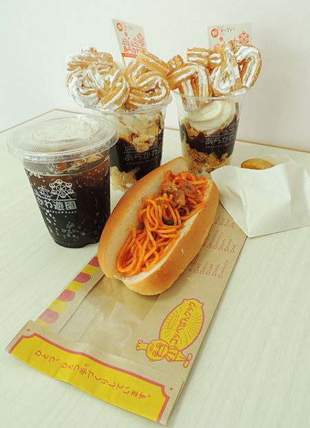 「ナポリタンコッペセット」と「米粉チュロスパフェ」/あらかわ遊園（東京都／荒川区）