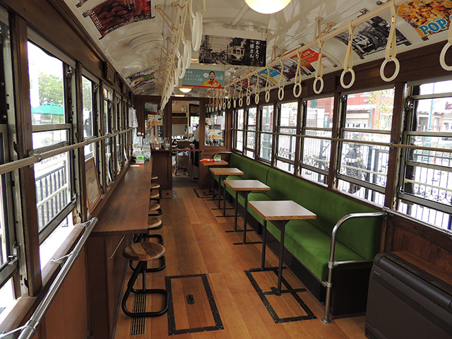 一球さん号（カフェ193）車内/あらかわ遊園（東京都／荒川区）