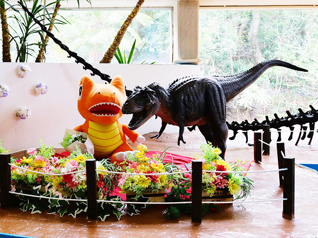 エネゴンと恐竜がお出迎え/白浜エネルギーランド（和歌山県/白浜町）