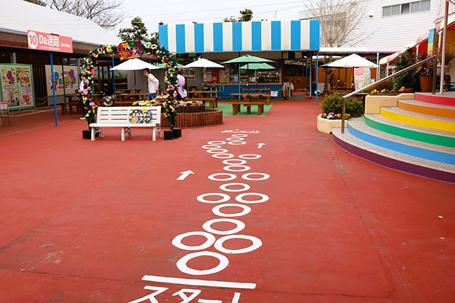 広場奥のテイクアウトコーナー/白浜エネルギーランド（和歌山県/白浜町）