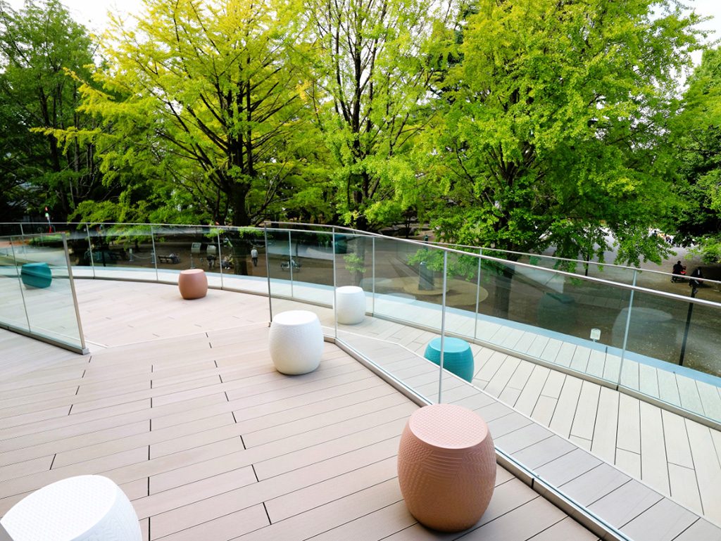 屋外テラス/いたばしボローニャ絵本館（東京都・板橋区）