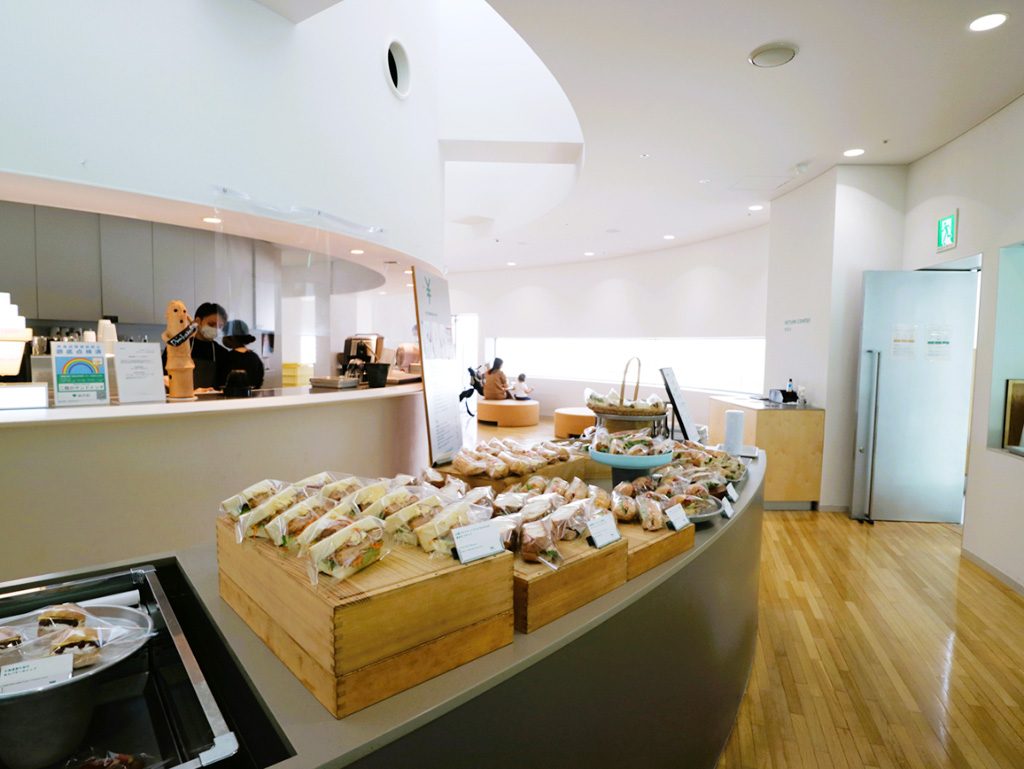 カフェ＆ラウンジ「二階のサンドイッチ」/東京都現代美術館（江東区）