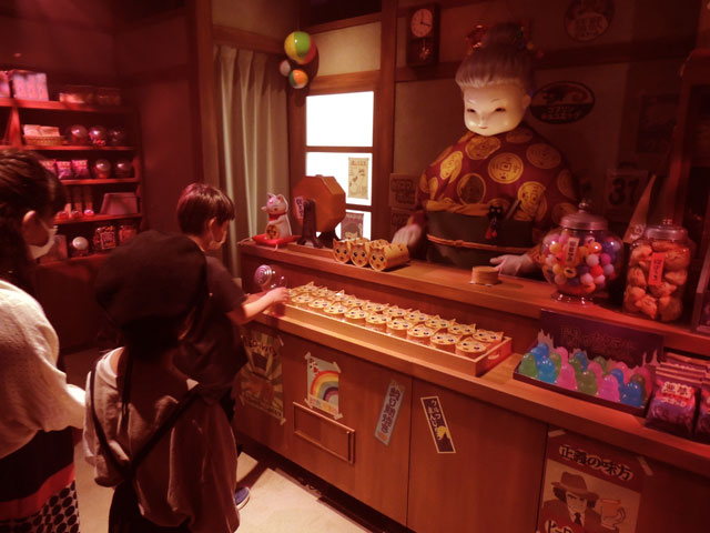 西武園ゆうえんちだけの完全新作ふしぎ駄菓子/西武園ゆうえんち（埼玉県／所沢市）