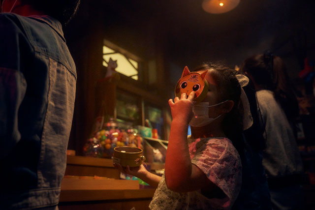 運まねくっきー」の箱をおめんに/西武園ゆうえんち（埼玉県／所沢市）