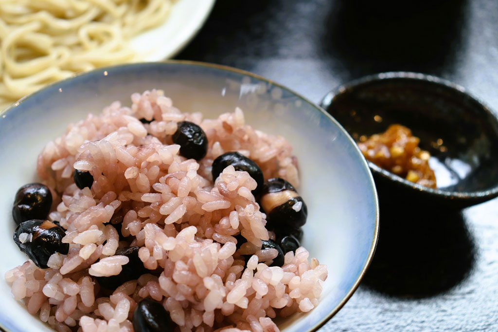 滋賀県産丹波の黒豆を使った色鮮やかな黒豆ご飯/河内の風穴（滋賀県／多賀町）