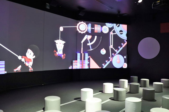 巨大スクリーンでヤンマーのチャレンジ精神を分かりやすく解説/ヤンマーミュージアム（滋賀県／長浜市）