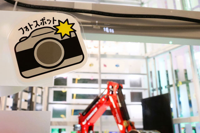 パパやママは外のフォトスポットから撮影しよう/ヤンマーミュージアム（滋賀県／長浜市）