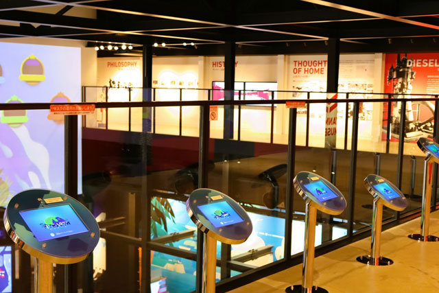 ヤンマーカードをかざして今日のチャレンジ成果を確認/ヤンマーミュージアム（滋賀県／長浜市）