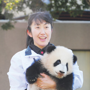 アドベンチャーワールド　飼育員　品川友花さん