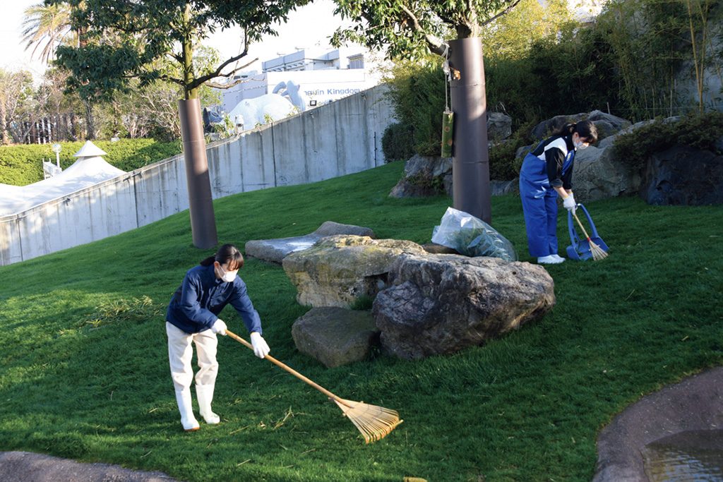 パンダの運動場の清掃の様子/アドベンチャーワールド(和歌山県/白浜町)
