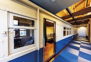 「汽車ポッポ別邸」はノスタルジック＆モダンな鉄道遺産のホテル