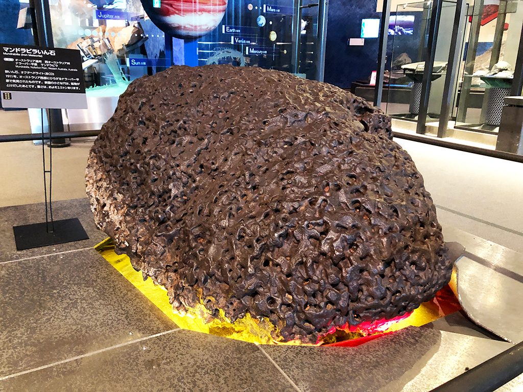 いん石の実物を展示/神奈川県立生命の星・地球博物館(小田原市)