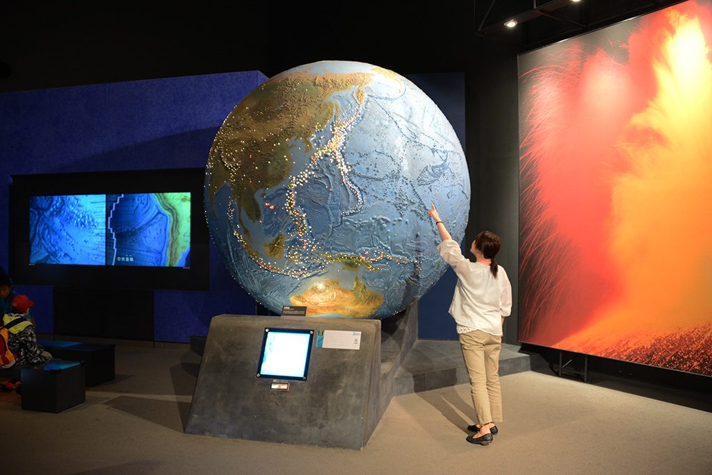 大きな地球儀/神奈川県立生命の星・地球博物館(小田原市)