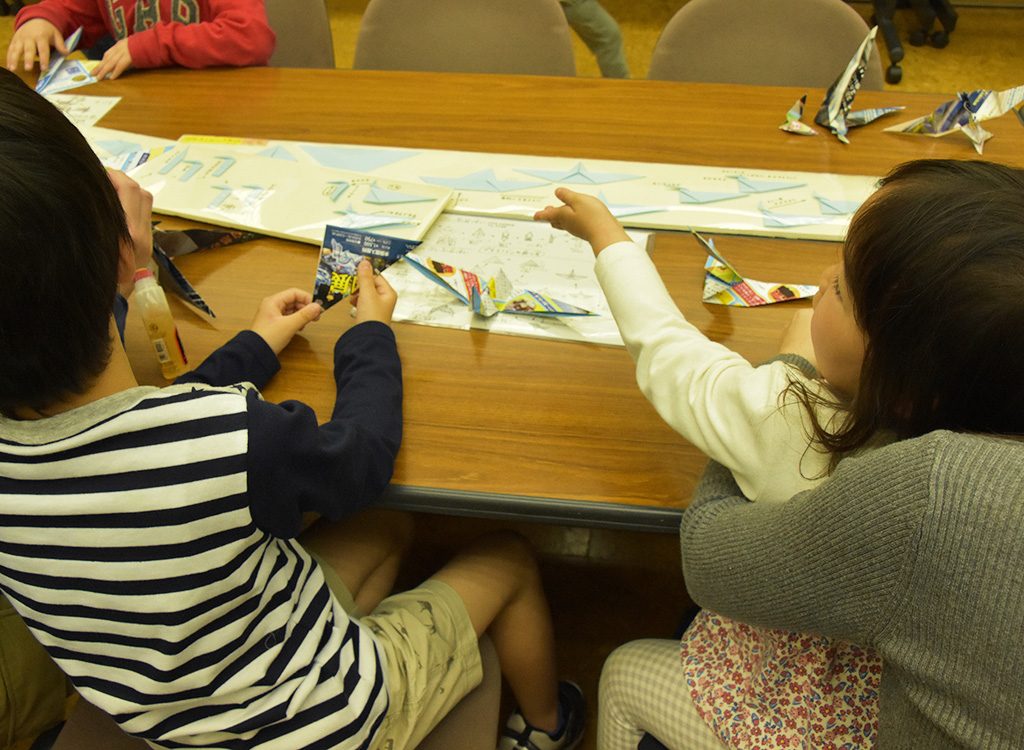 ワークショップ「恐竜の折り紙ひろば」の様子/神奈川県立生命の星・地球博物館(小田原市)