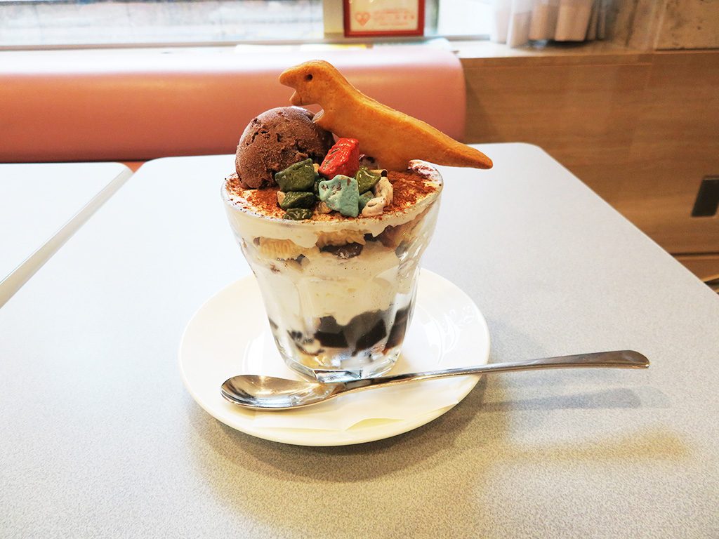 地層パフェ550円/神奈川県立生命の星・地球博物館(小田原市)