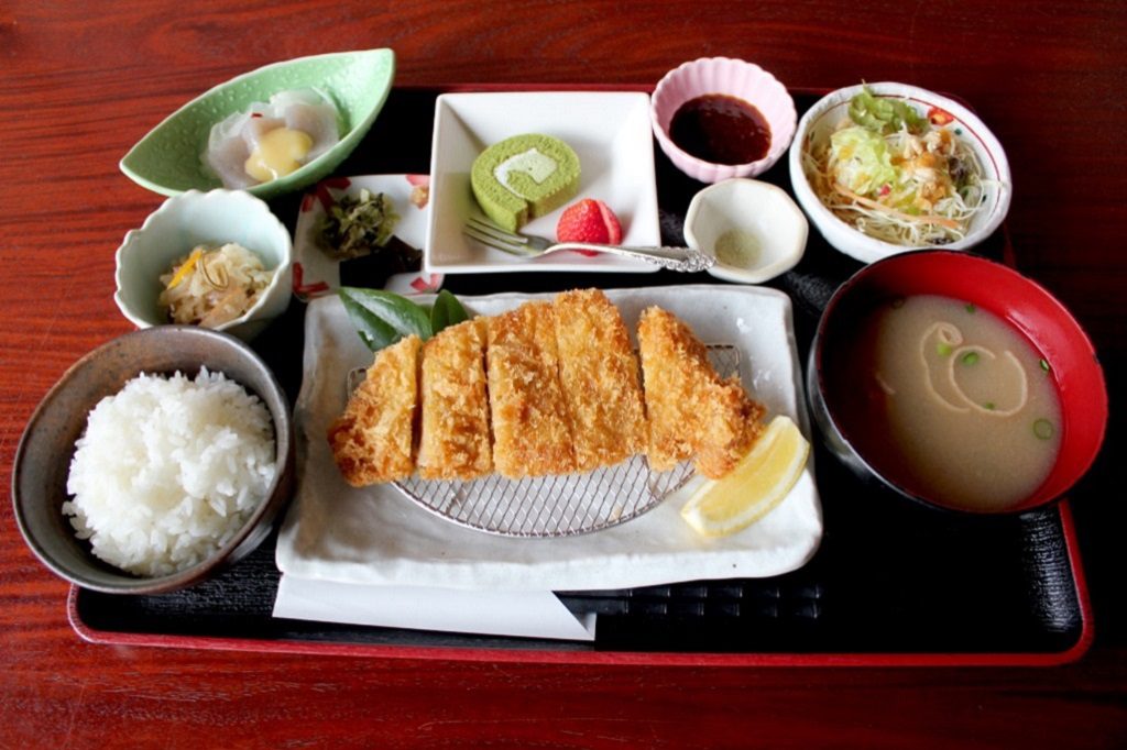 耳納いっーとんカツ定食（お食事処なかよしこよし）/道の駅 うきは（福岡県/うきは市））