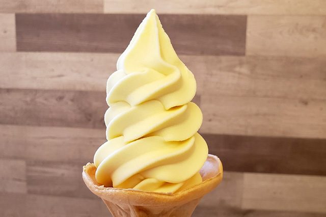 「宗像や」の「大島あまなつ」のソフトクリーム/道の駅 むなかた（福岡県/宗像市）