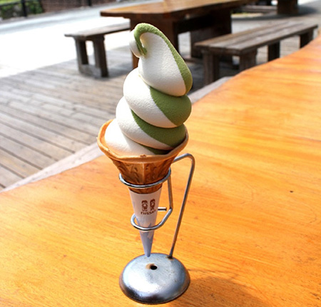 ぷあぷあソフトクリーム(お栗茶屋 喫茶コーナー)/「道の駅 鹿北 小栗郷」(熊本県/山鹿市)